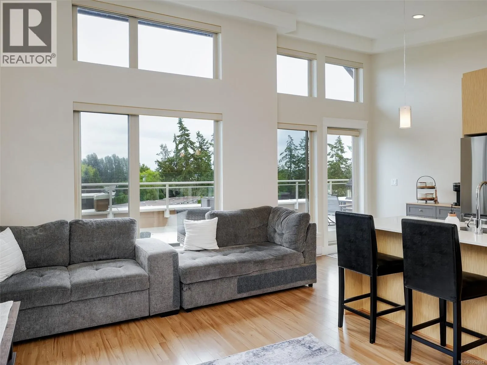 401 7161 West Saanich Rd