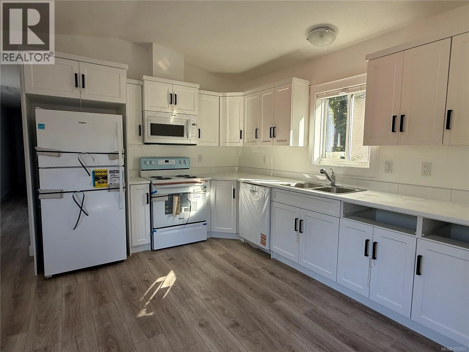 1 731 Marine Dr