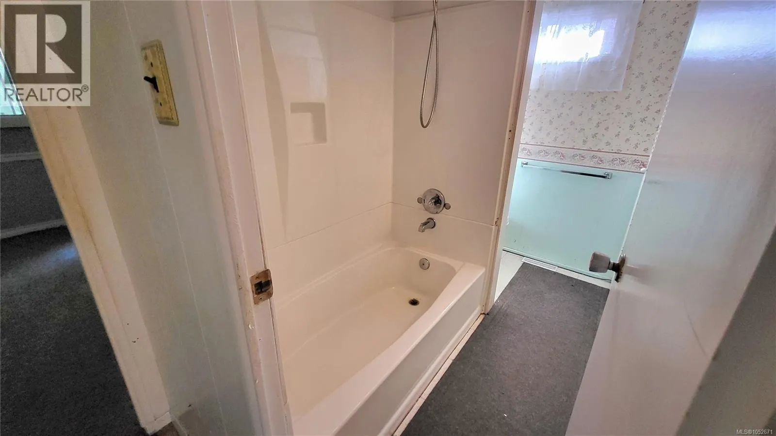 12 1655 Alberni Hwy