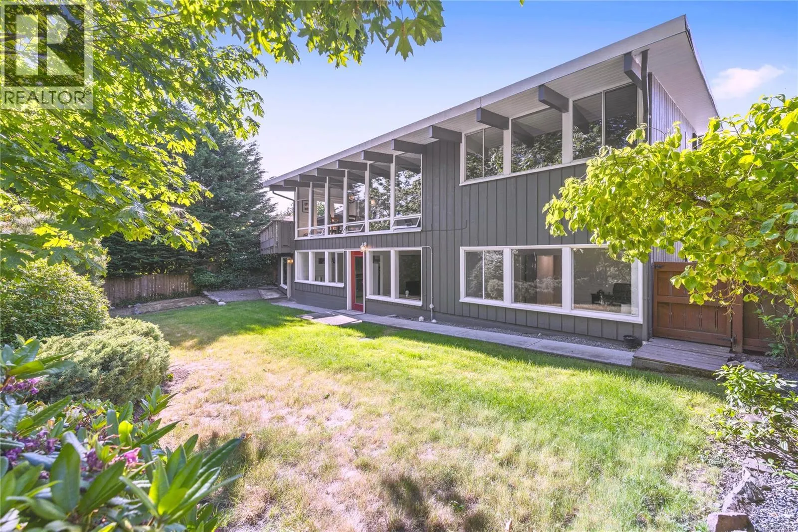 830 Beach Dr