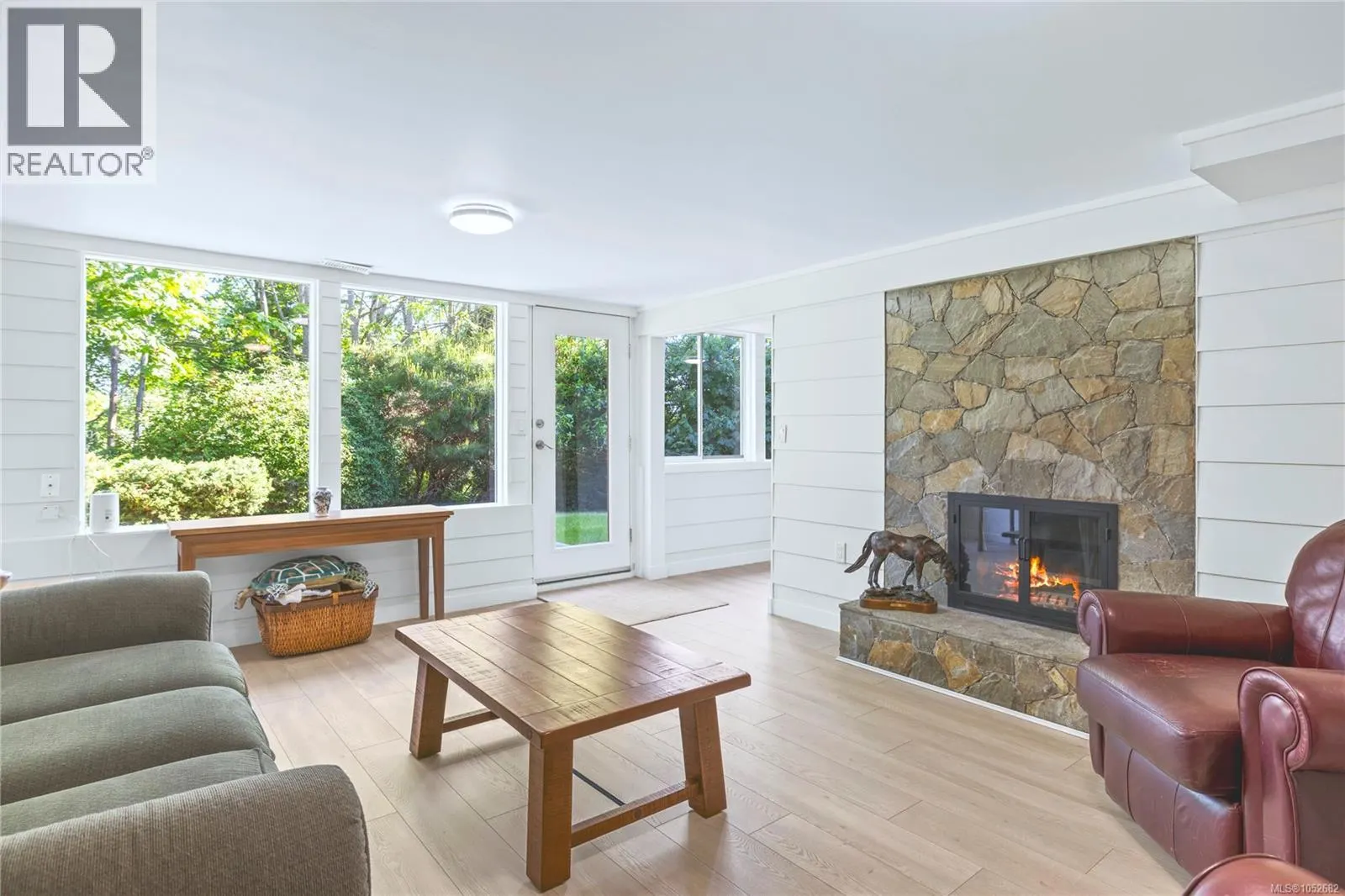 830 Beach Dr