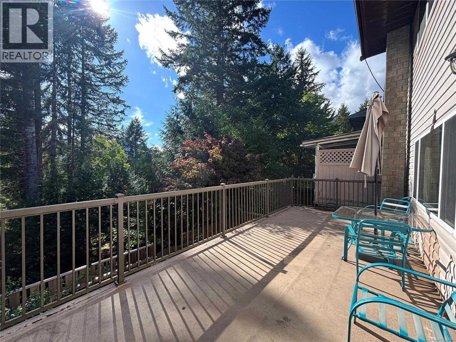 382 Chamiss Cres