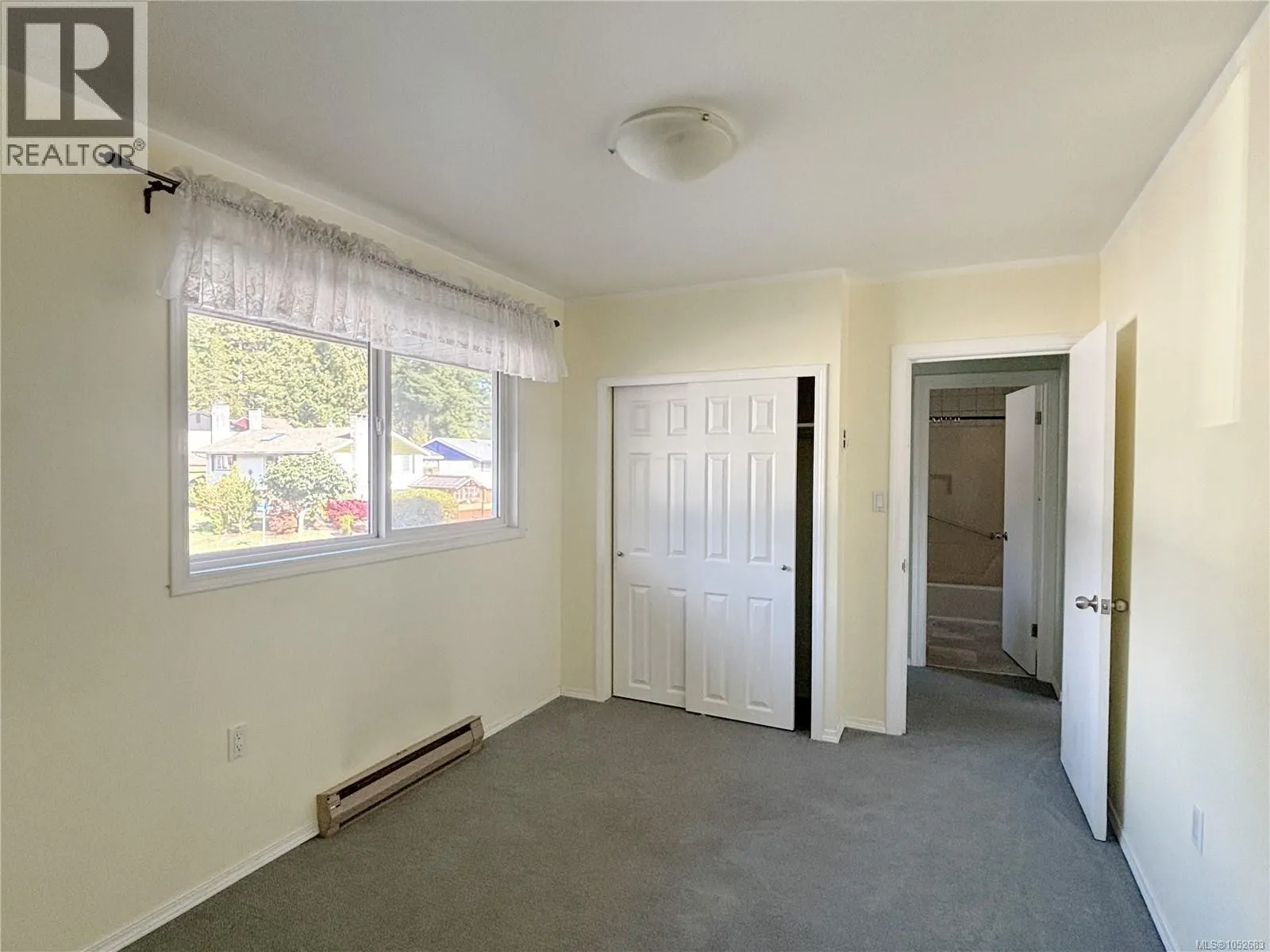 382 Chamiss Cres