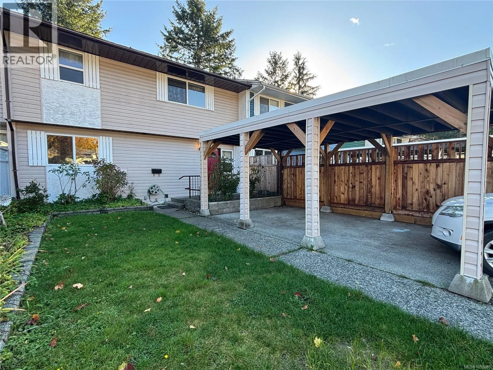 382 Chamiss Cres