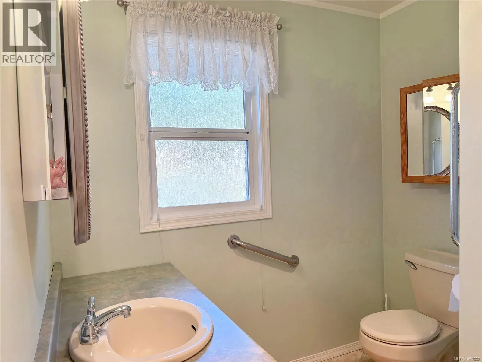 382 Chamiss Cres