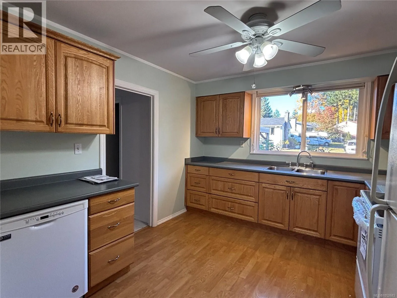382 Chamiss Cres
