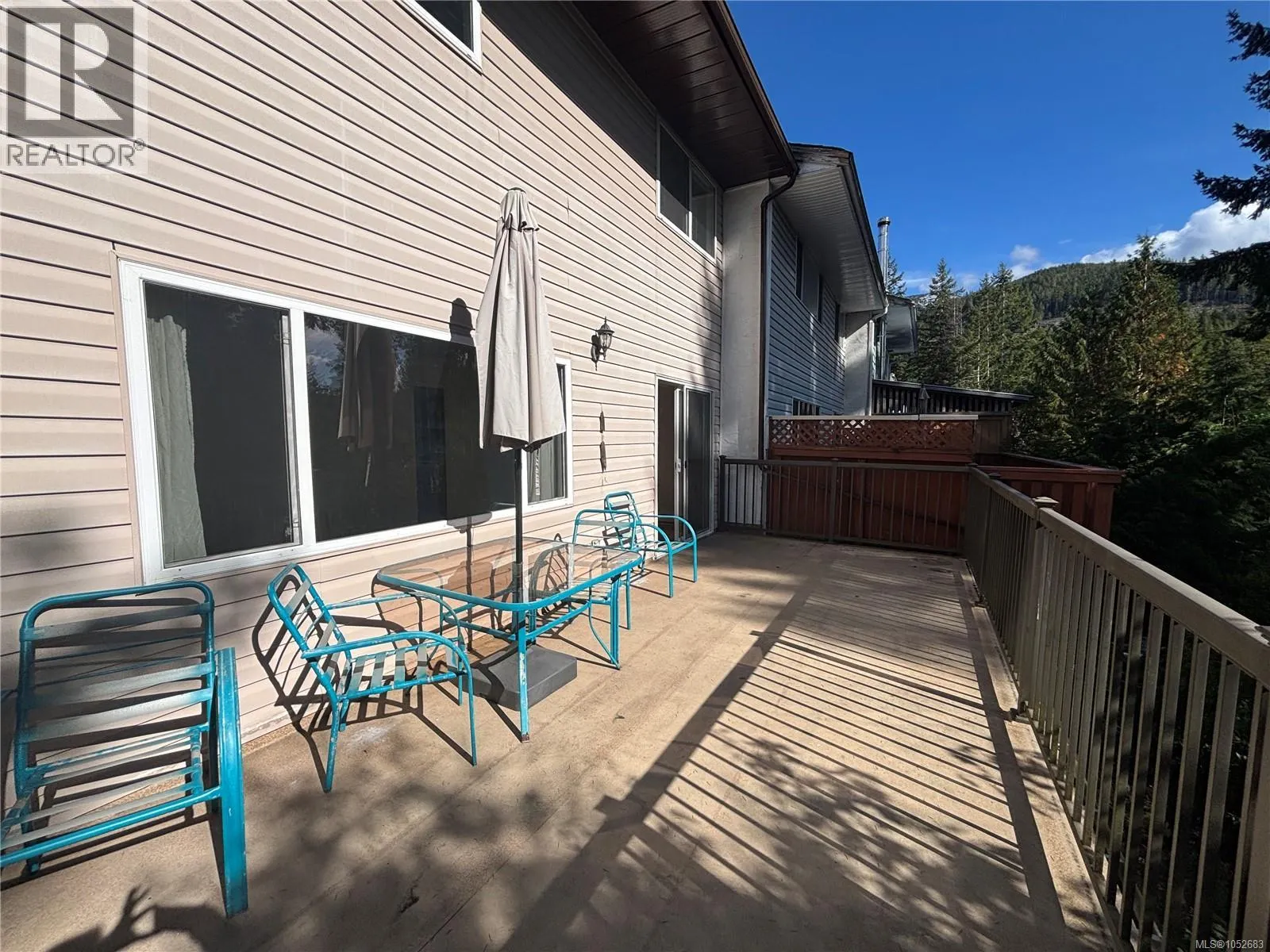 382 Chamiss Cres