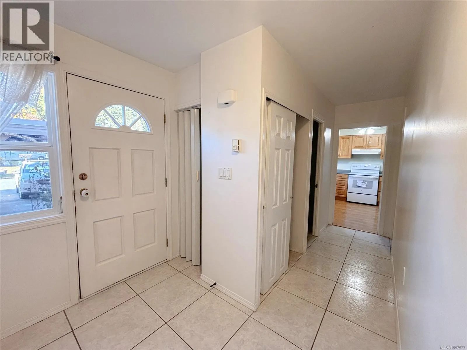 382 Chamiss Cres