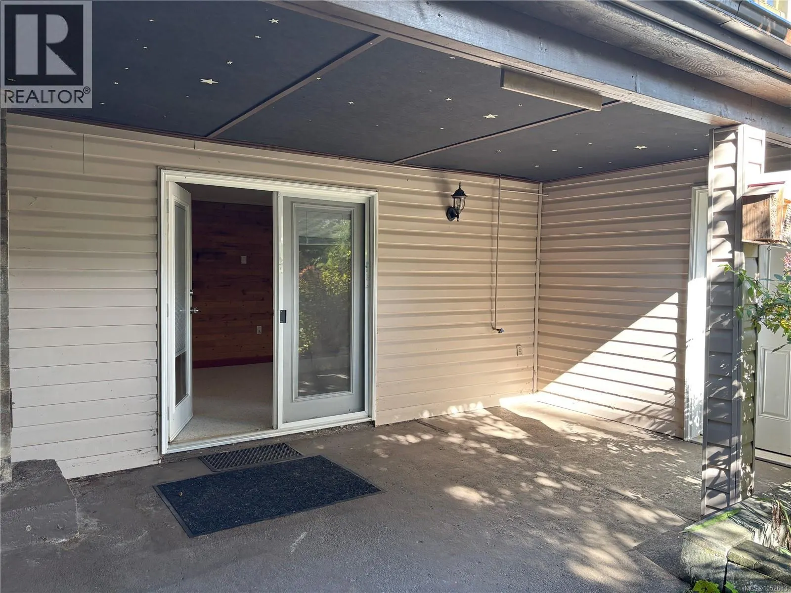 382 Chamiss Cres