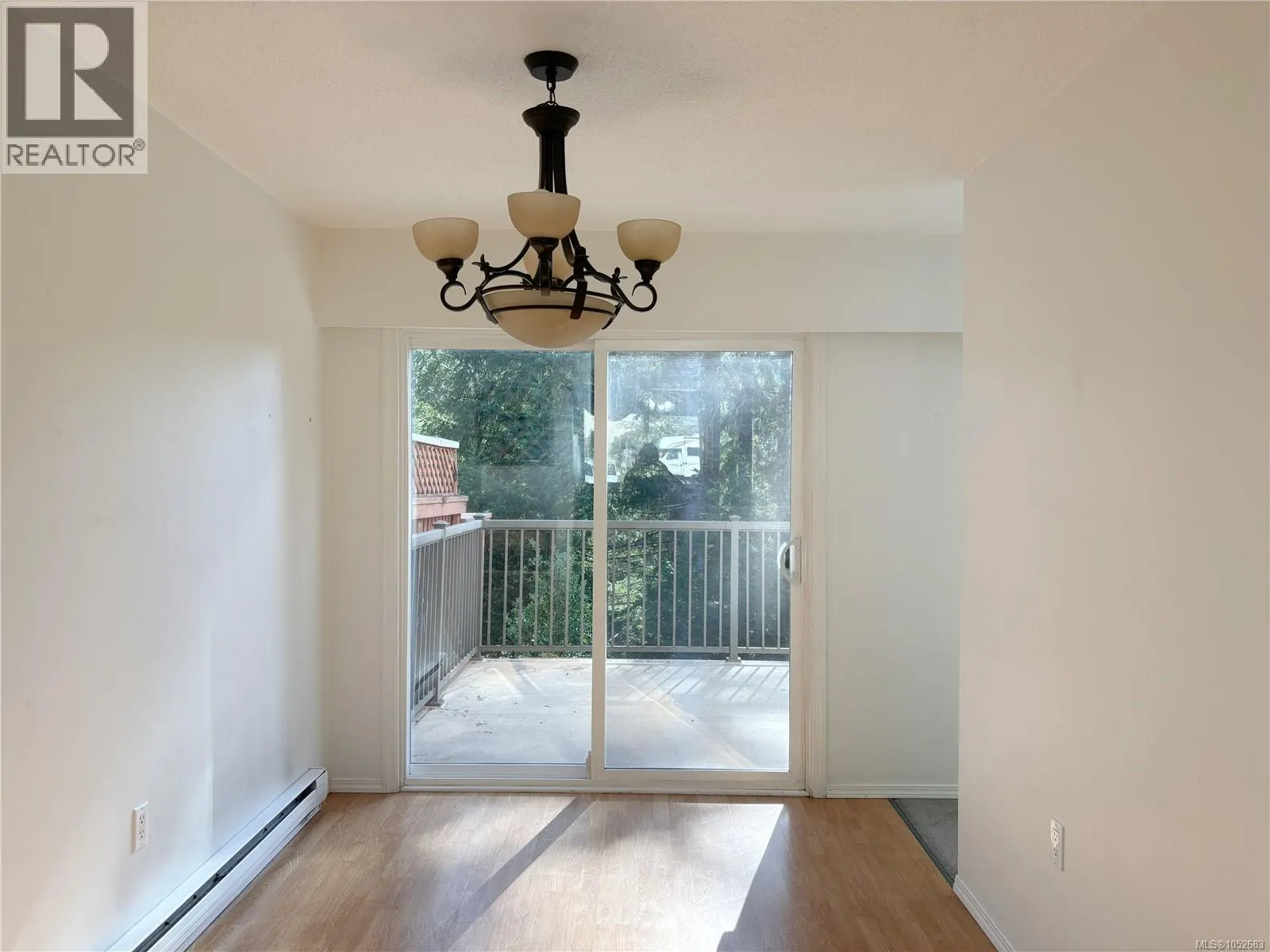 382 Chamiss Cres