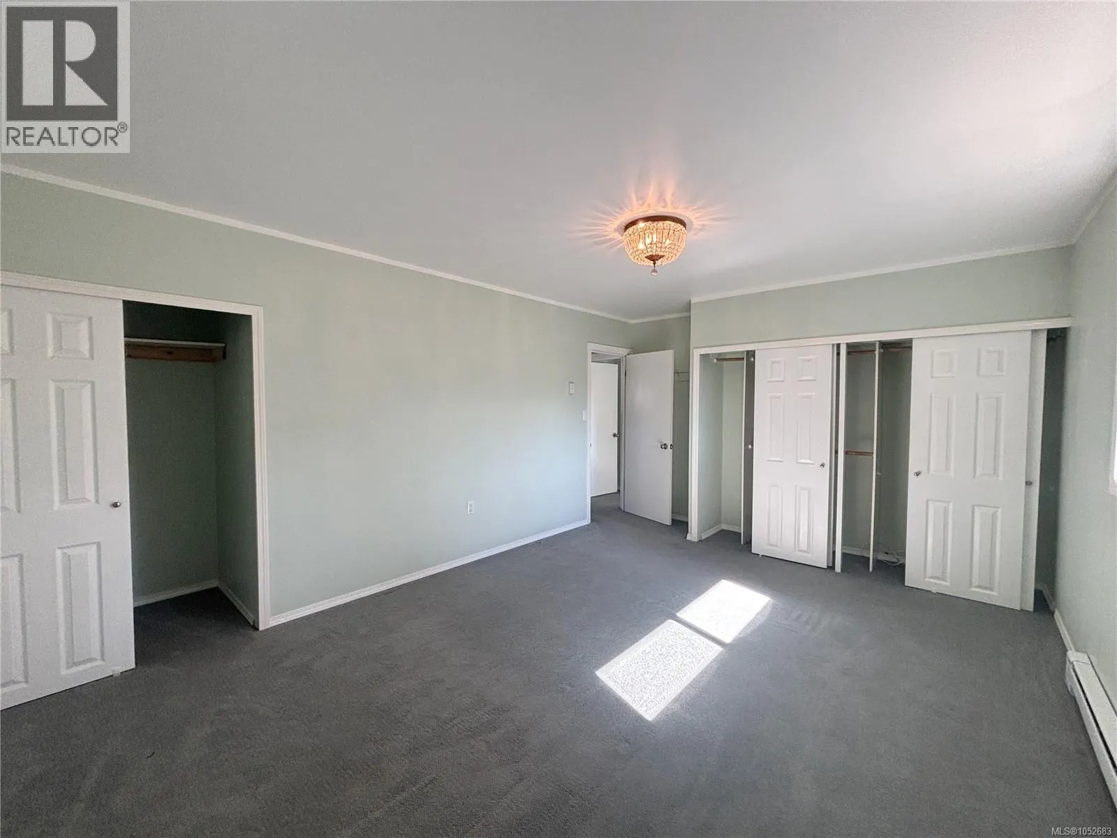 382 Chamiss Cres