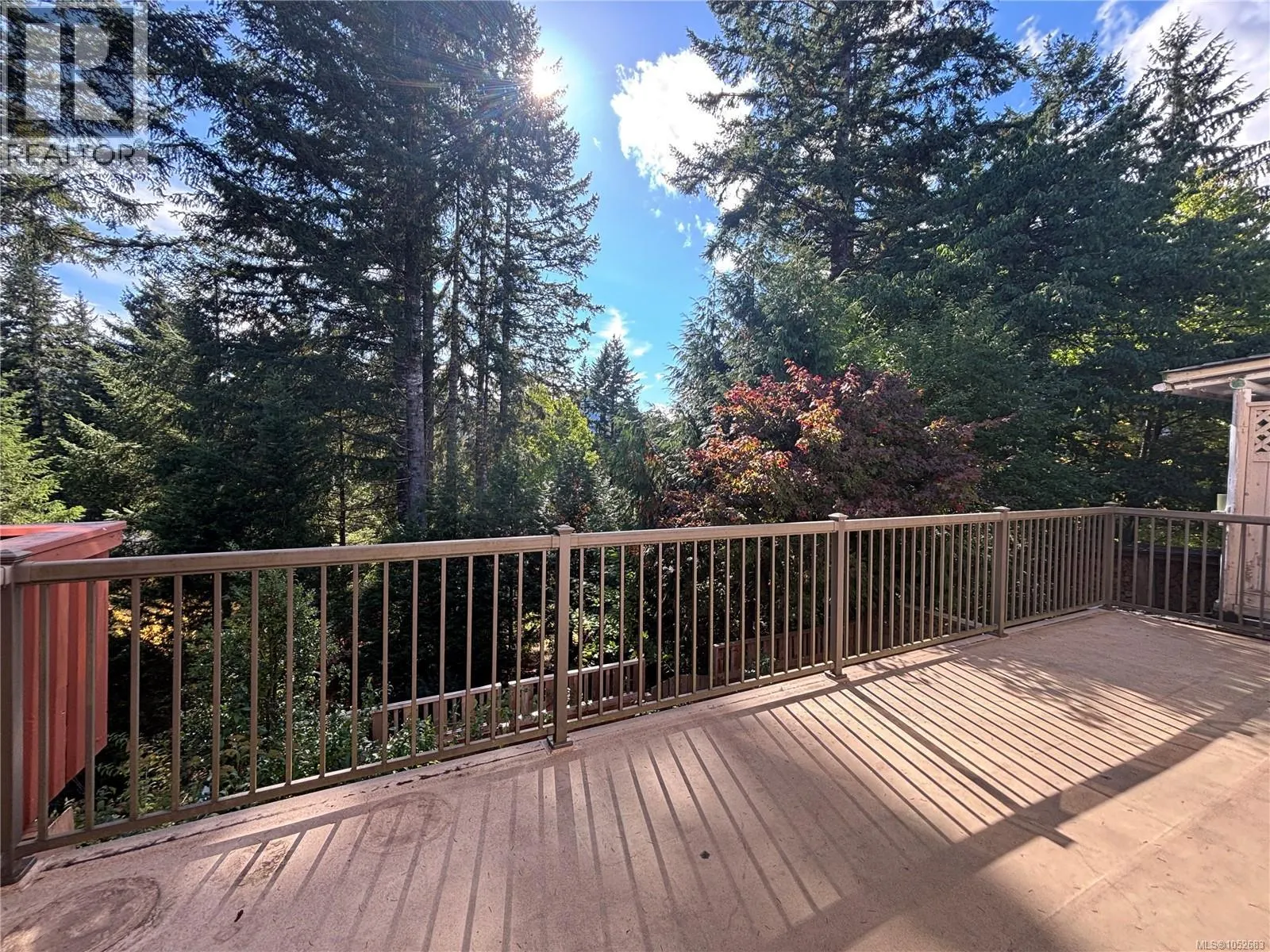 382 Chamiss Cres