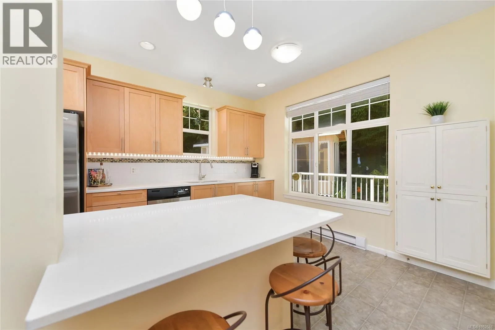 6466 WILLOWPARK Way