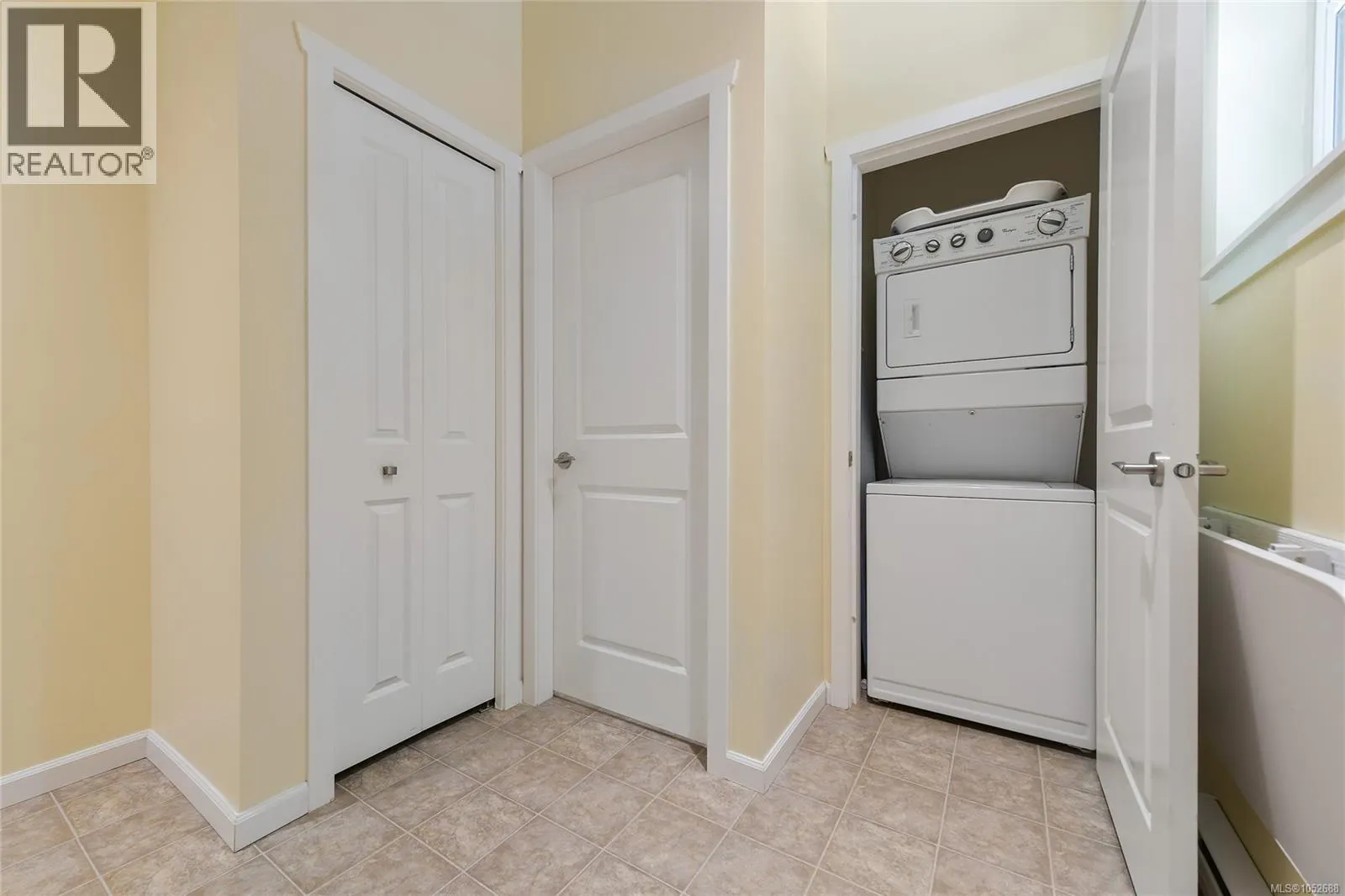 6466 WILLOWPARK Way