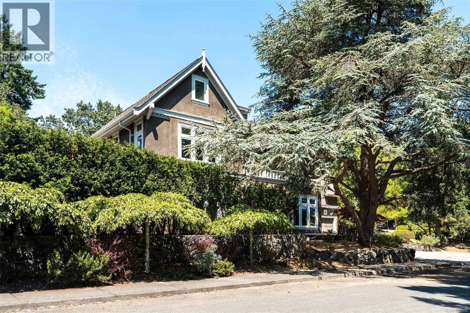 1568 Montgomery Ave