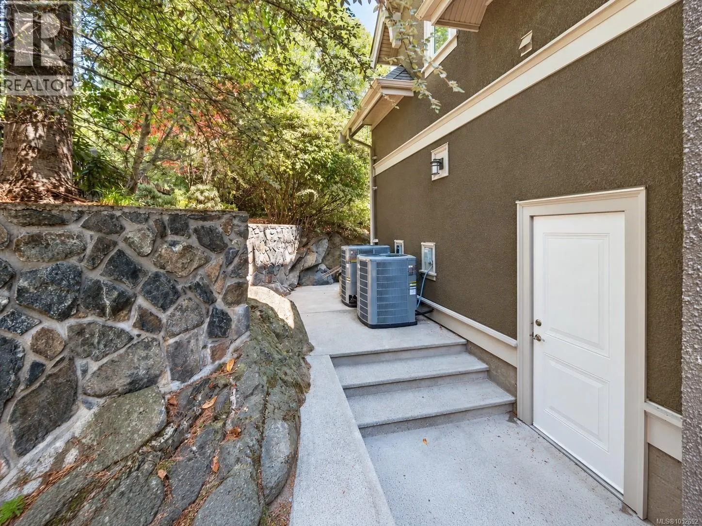 1568 Montgomery Ave