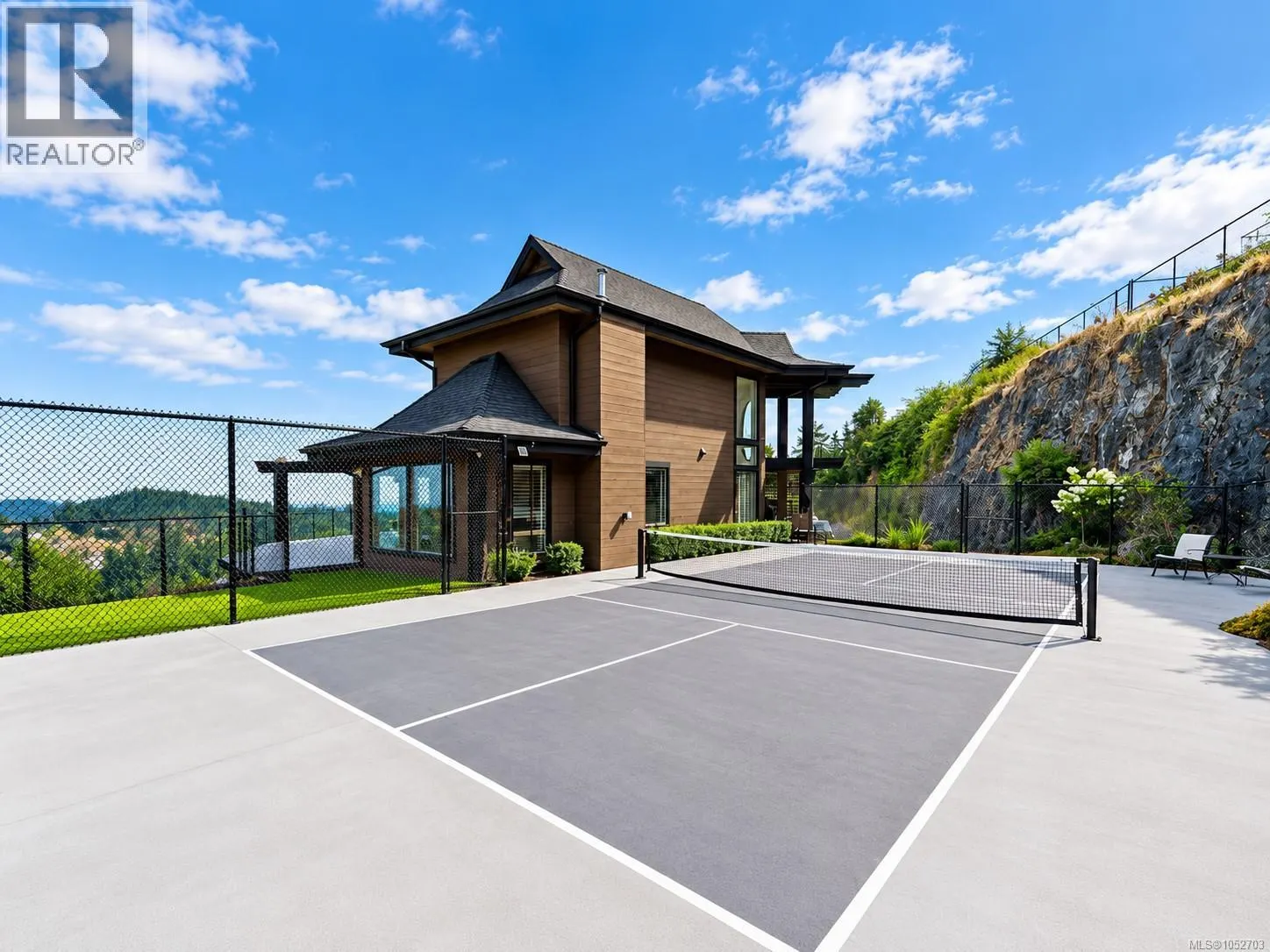 3392 Haida Dr