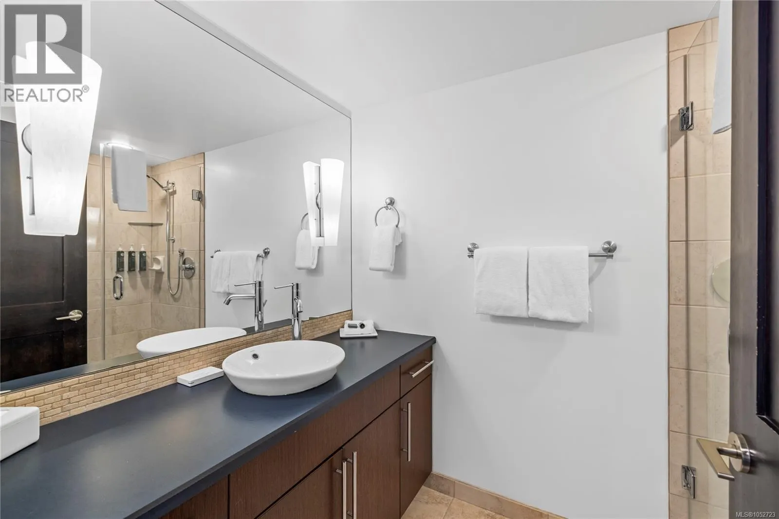242 1175 Resort Dr