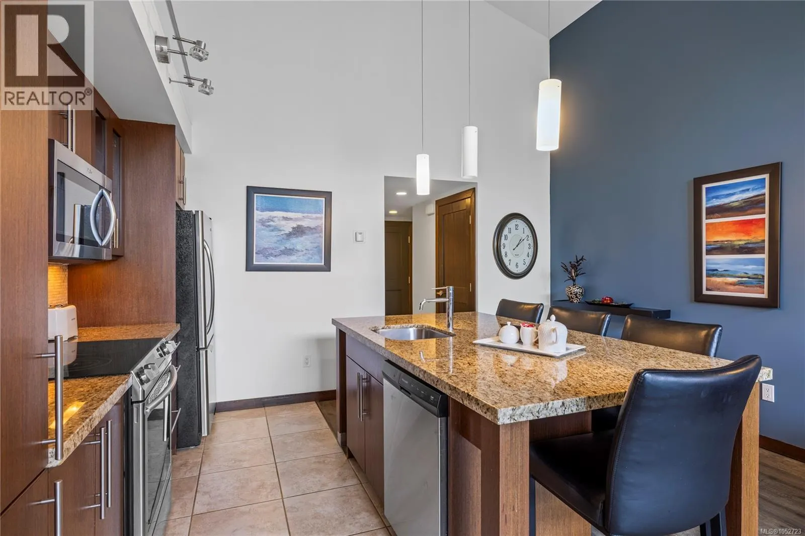 242 1175 Resort Dr