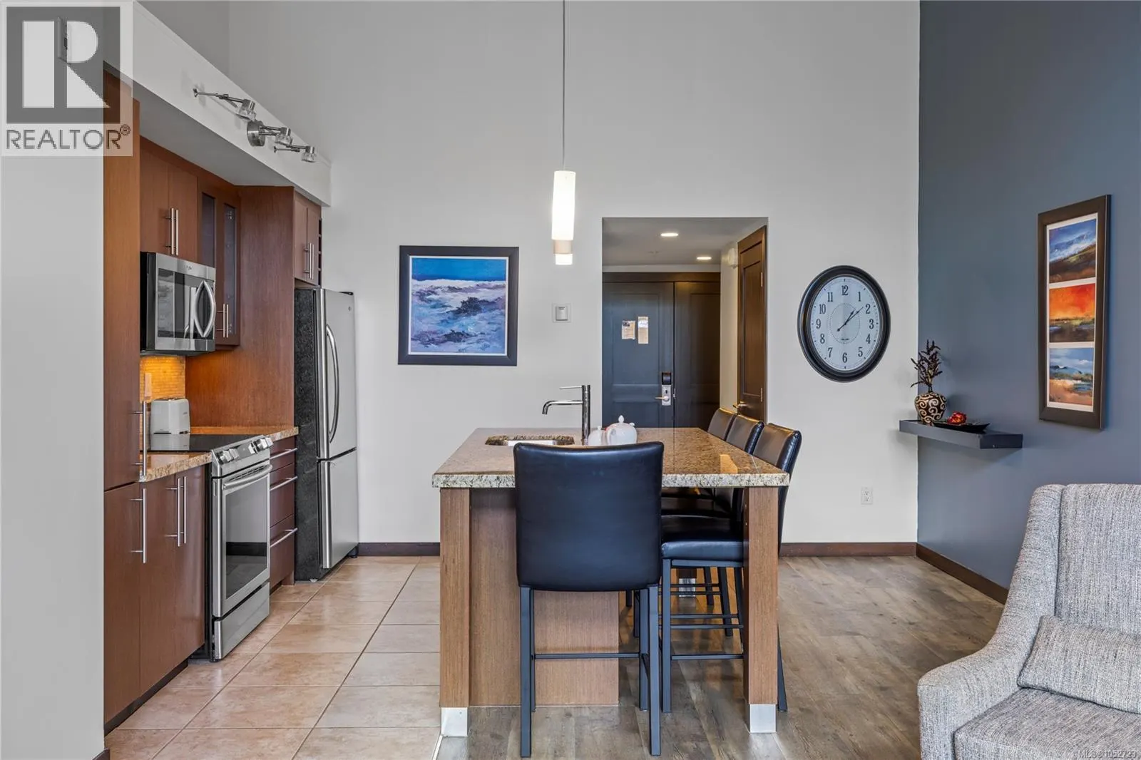 242 1175 Resort Dr