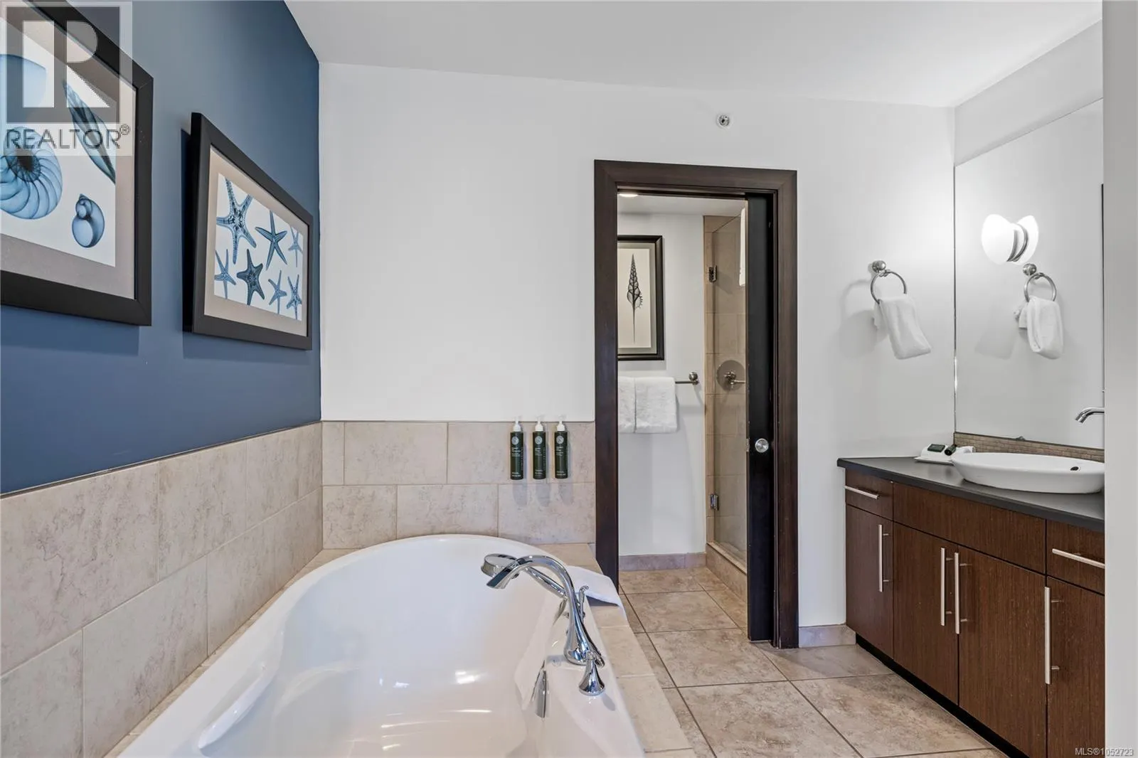 242 1175 Resort Dr