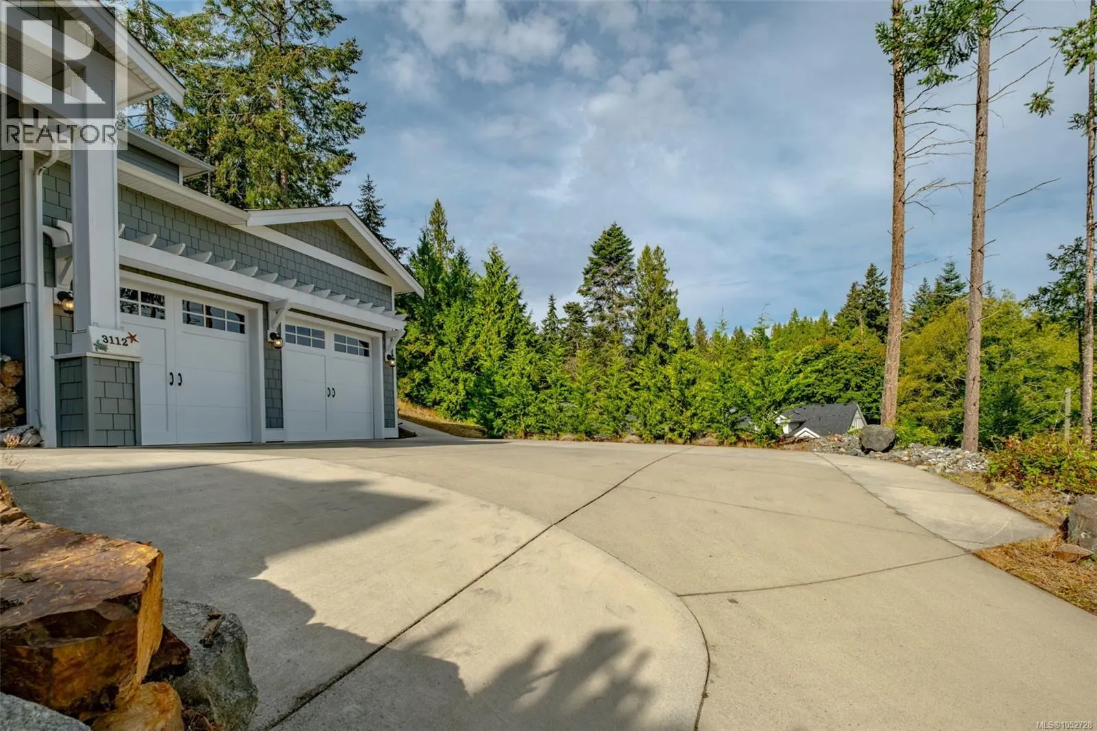 3112 Dolphin Dr