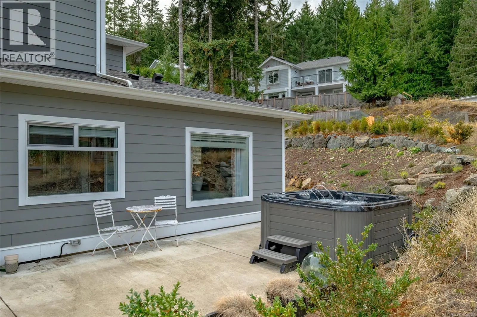 3112 Dolphin Dr