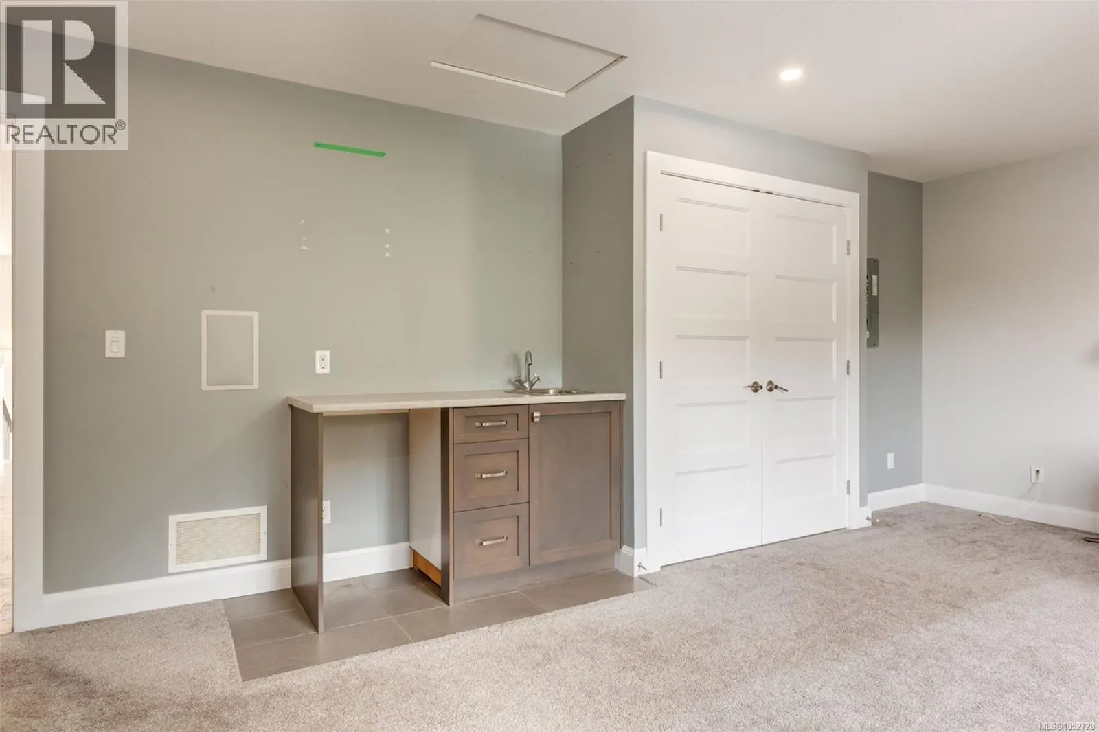 3112 Dolphin Dr