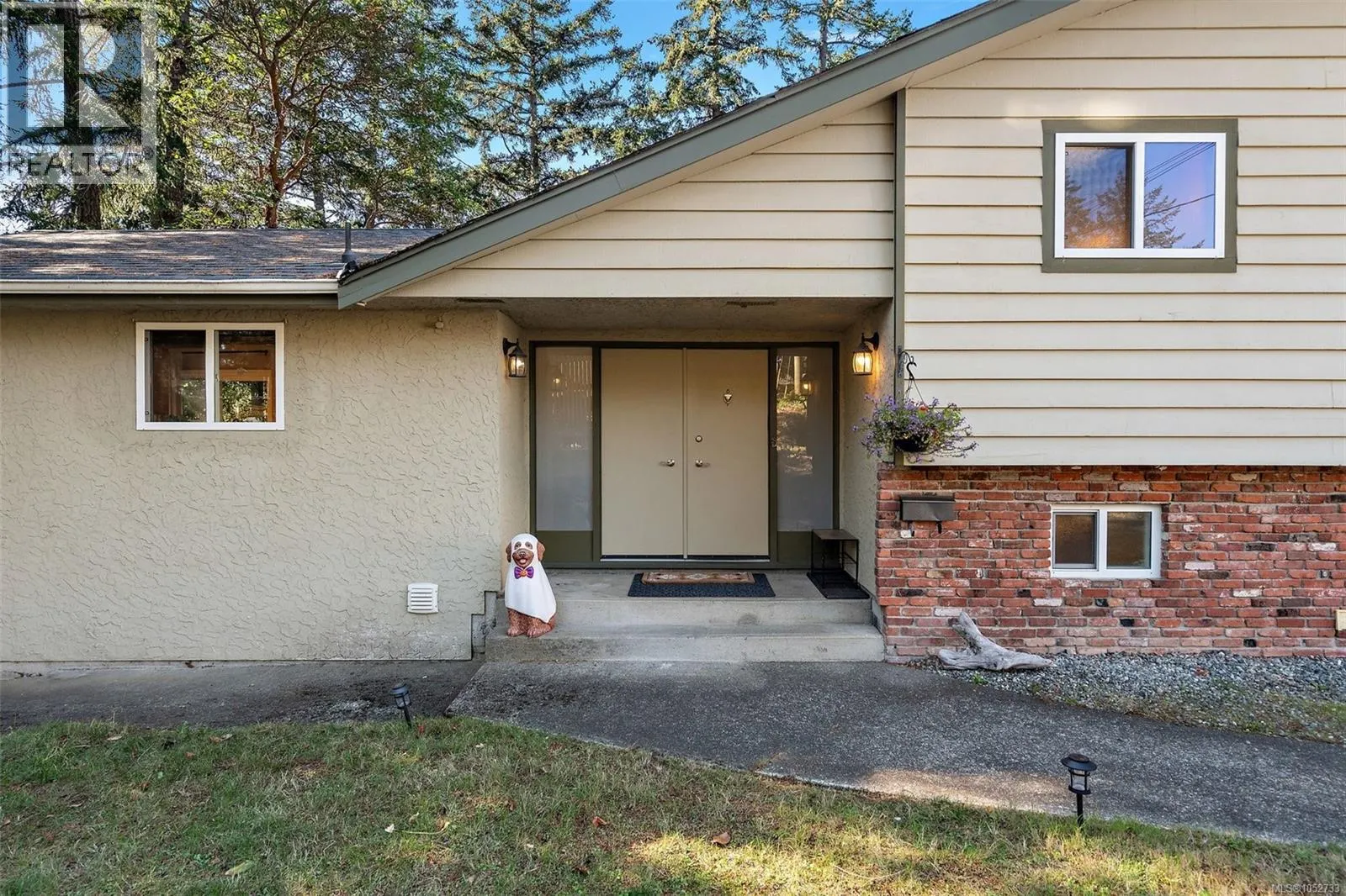 321 Renart Pl