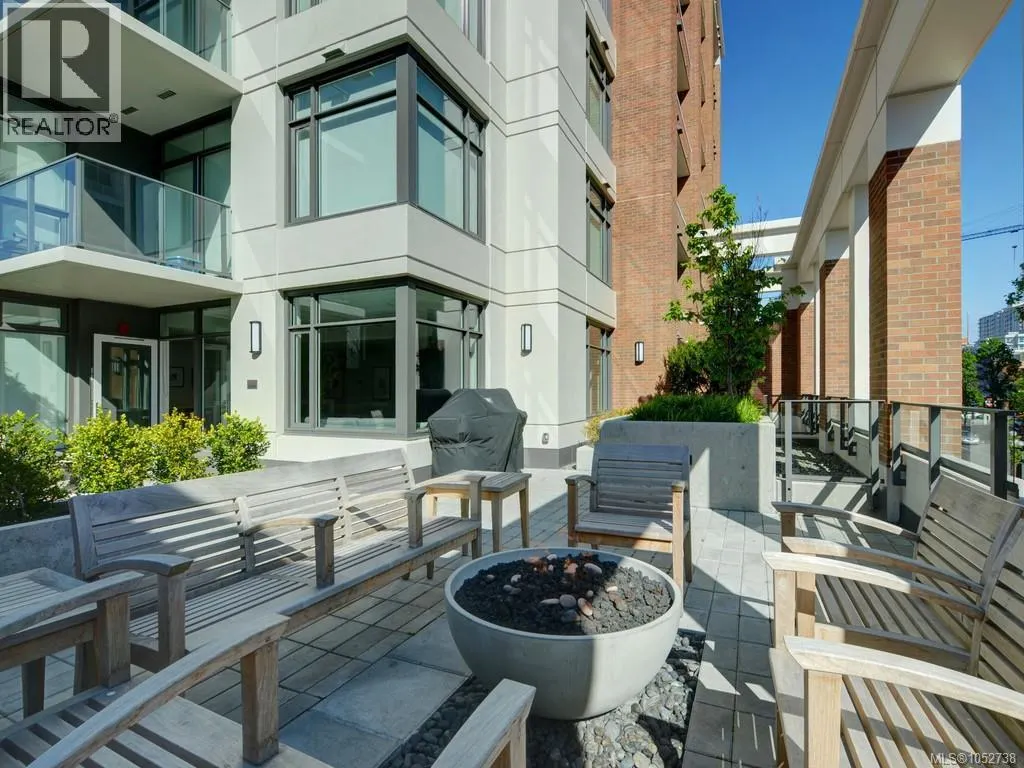 1010 728 Yates St