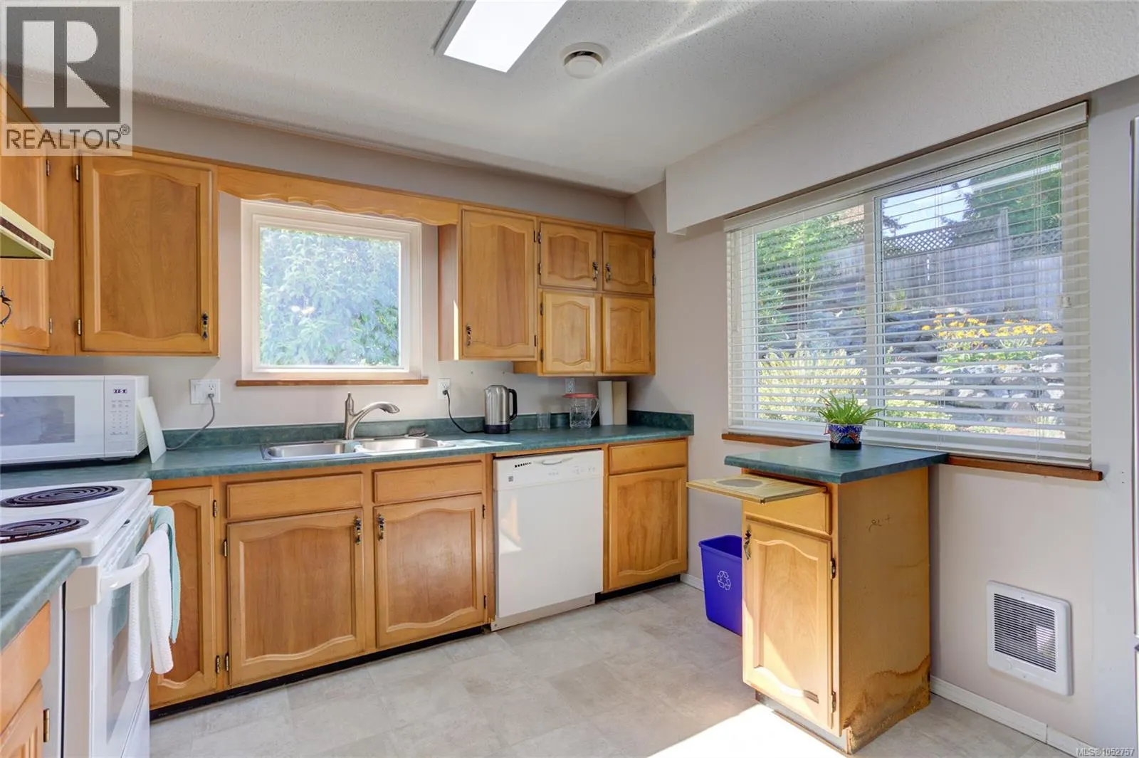 1837 Sandra Pl