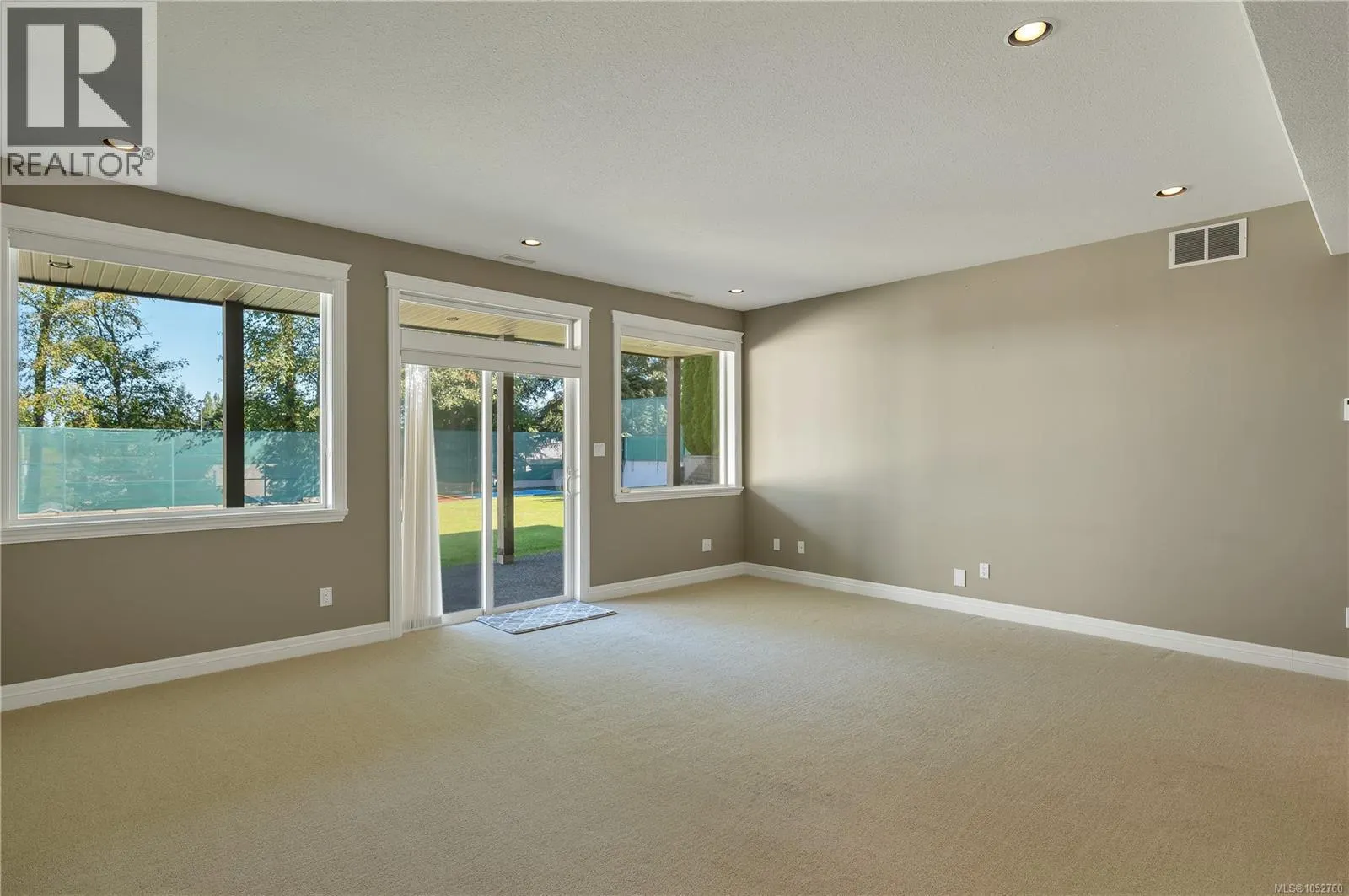 830 Pinecrest Rd