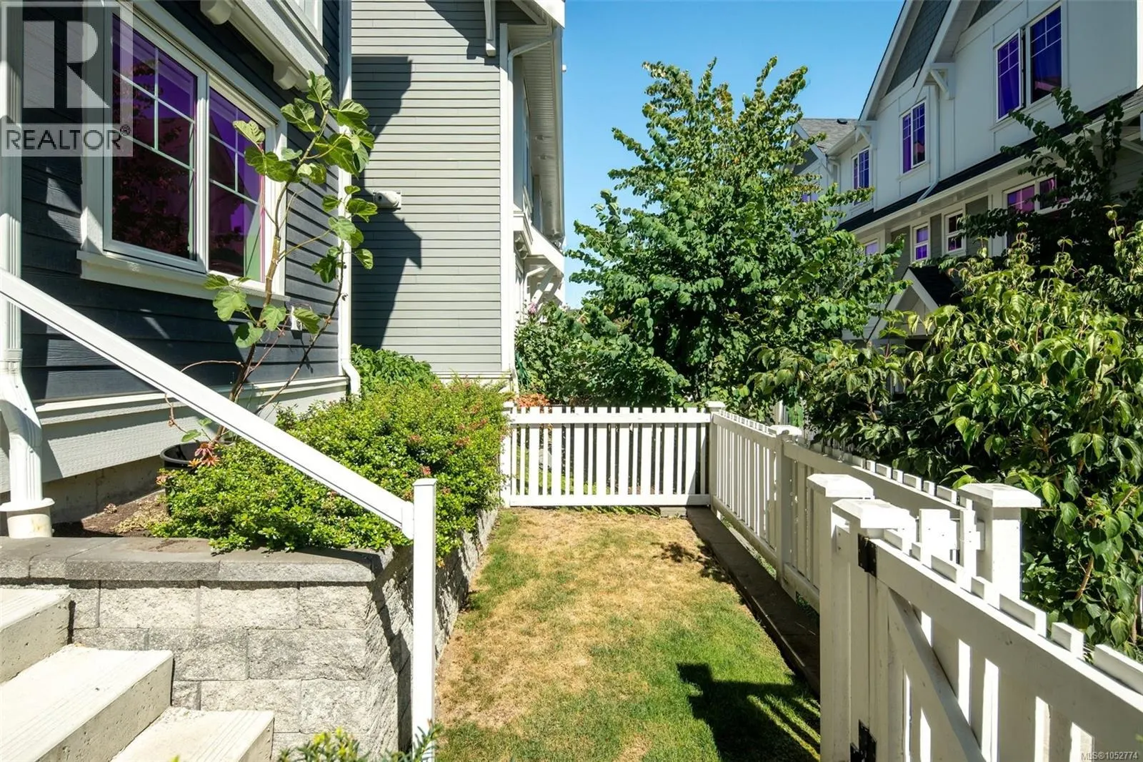 4 3092 Washington Ave