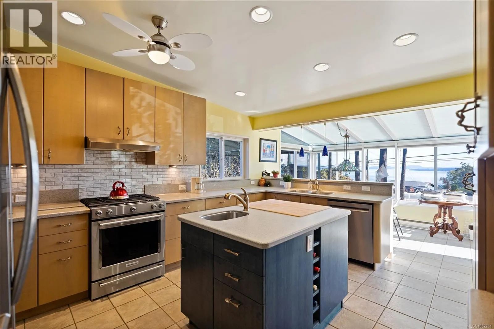 8698 East Saanich Rd