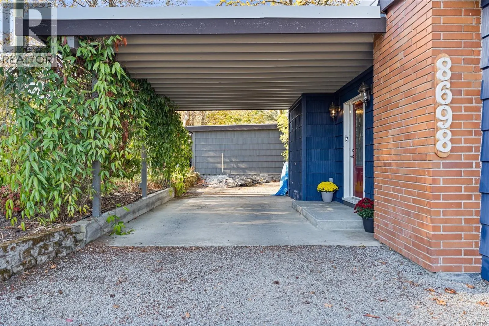8698 East Saanich Rd