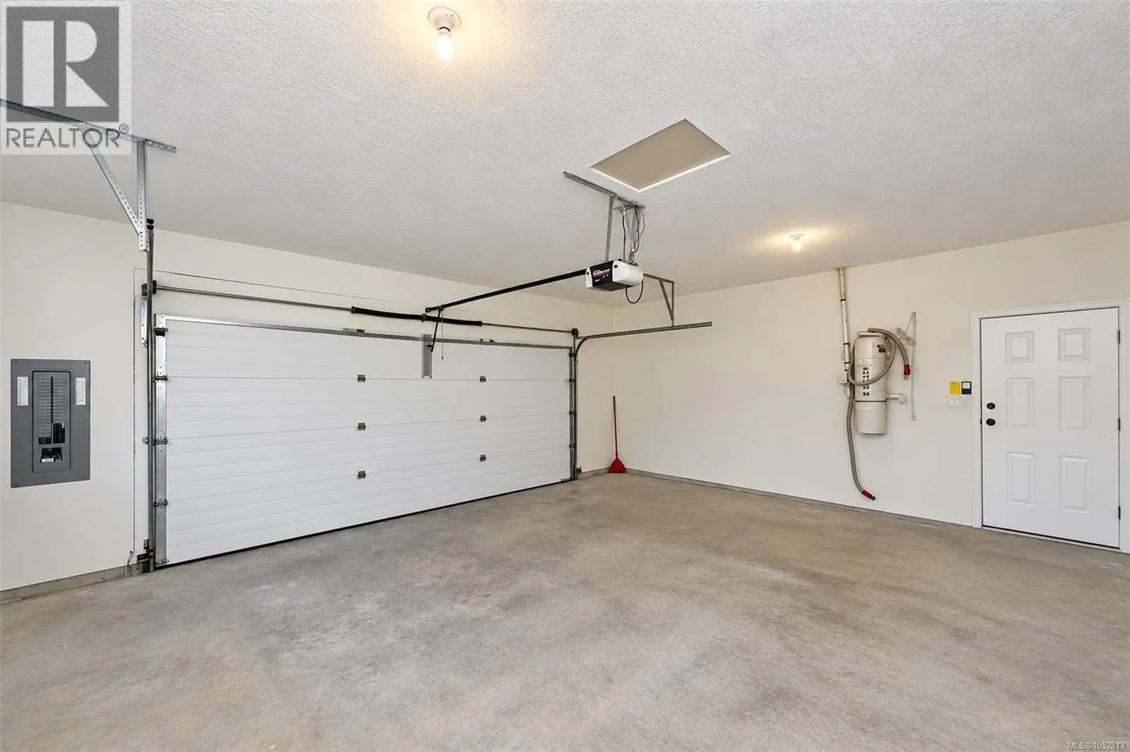 6086 Sterling Dr