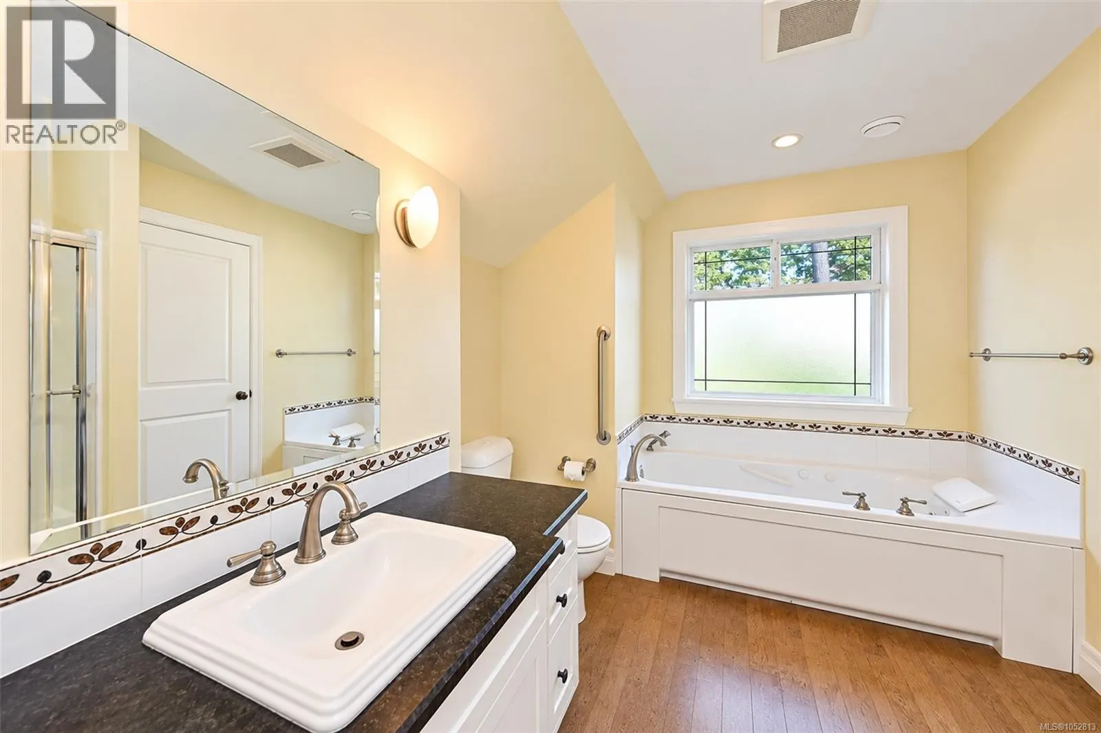 6086 Sterling Dr