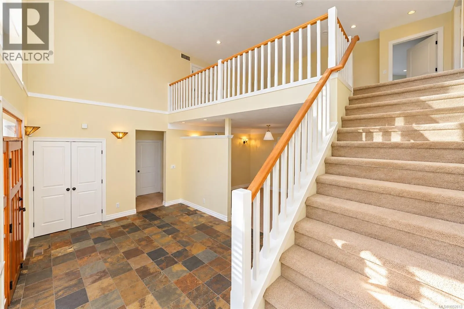 6086 Sterling Dr