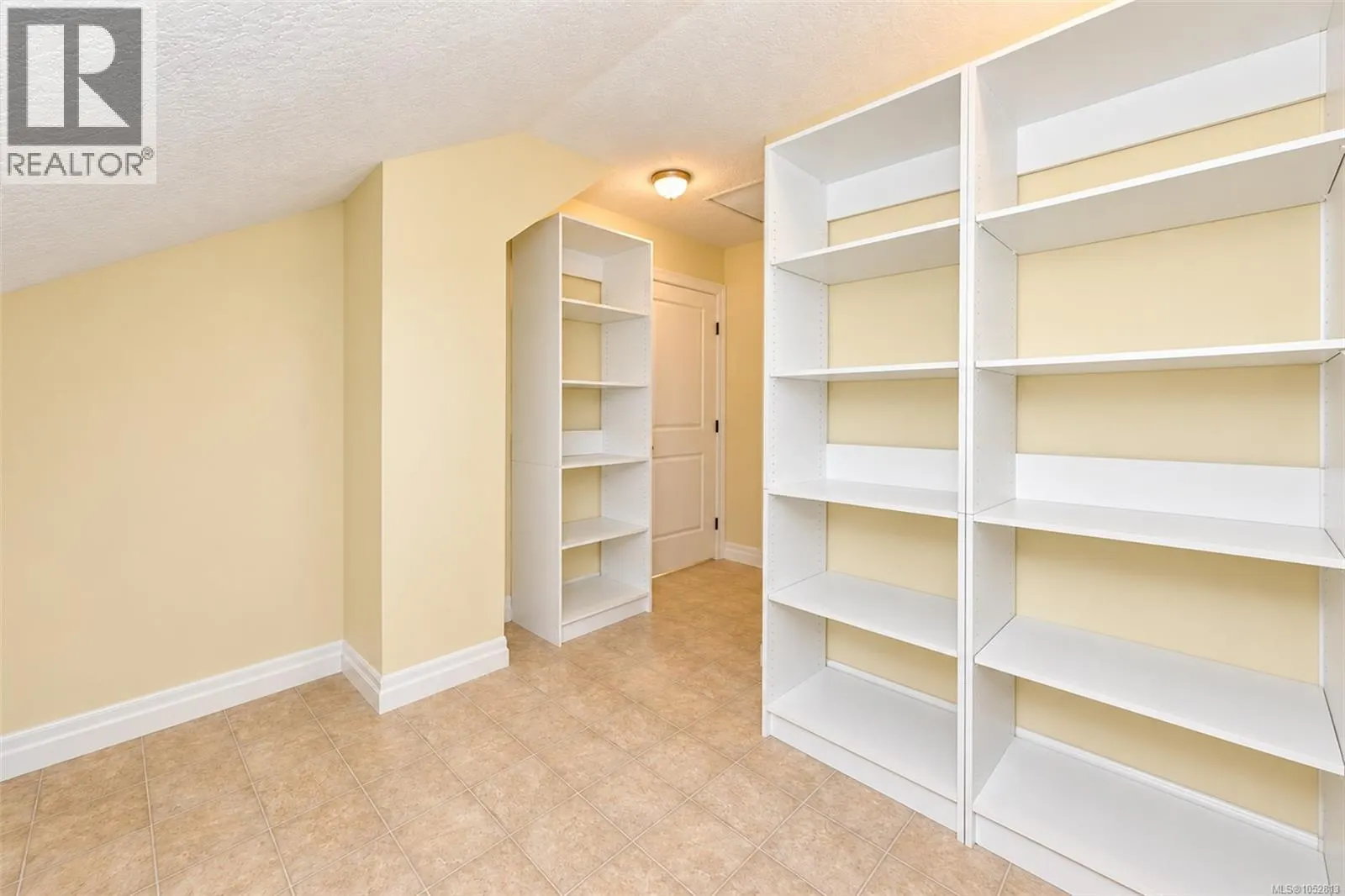 6086 Sterling Dr