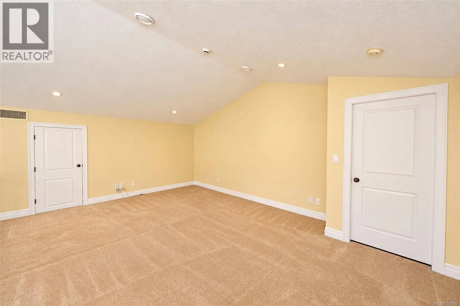 6086 Sterling Dr