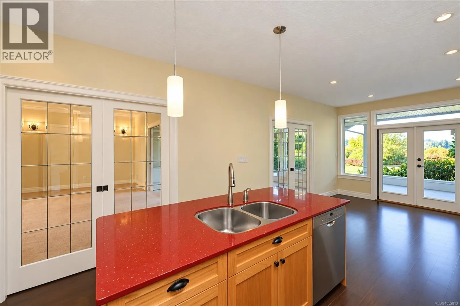 6086 Sterling Dr