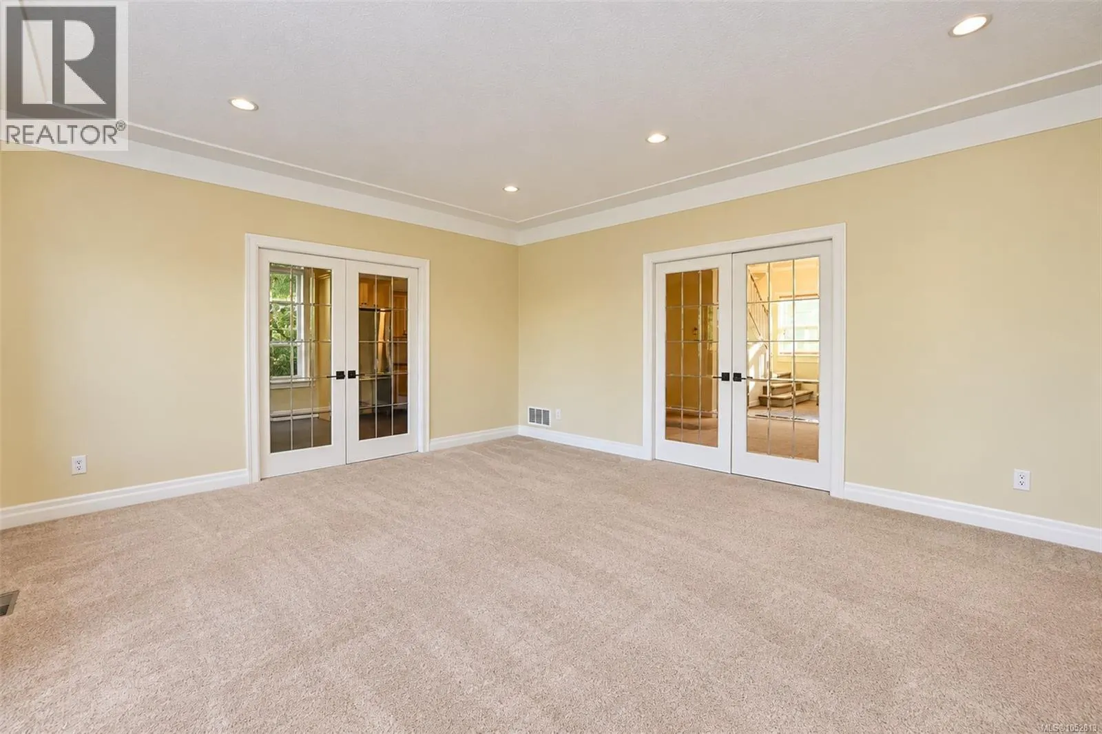 6086 Sterling Dr