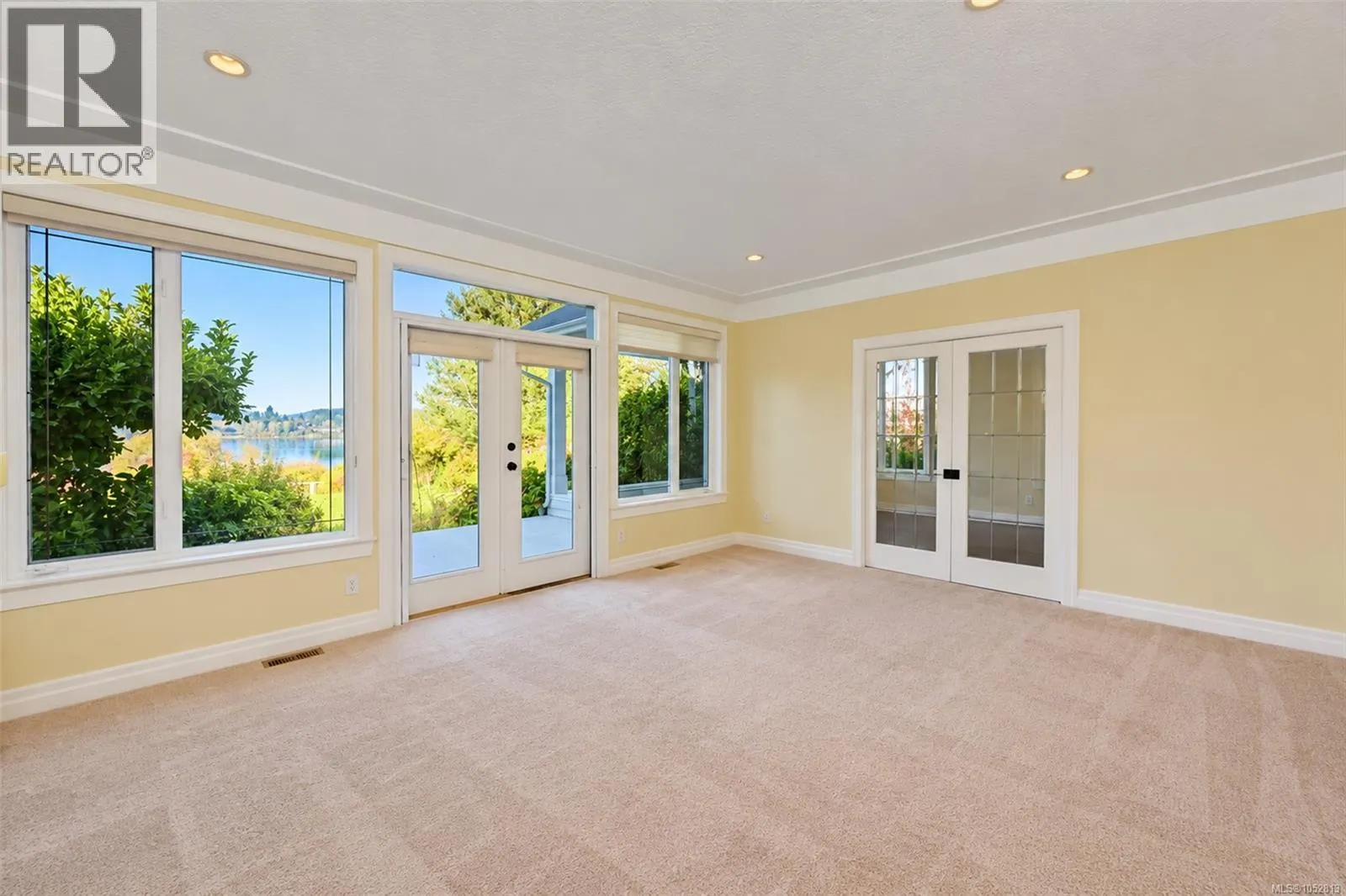 6086 Sterling Dr