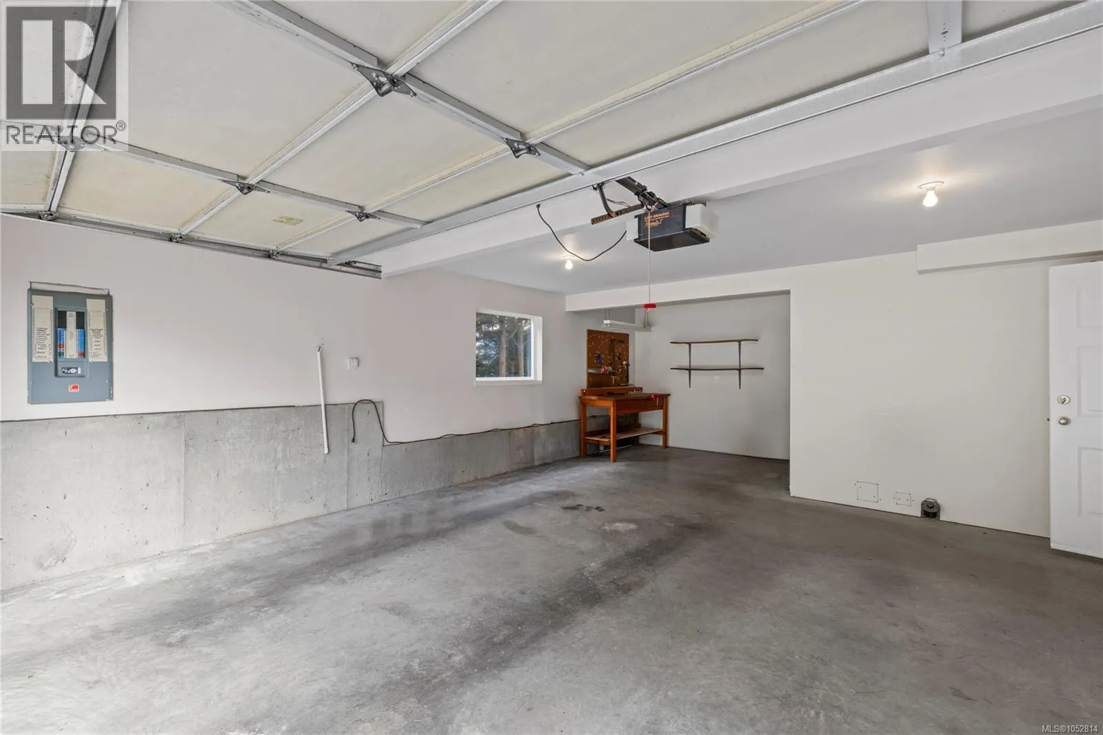 1024 Centre Cres