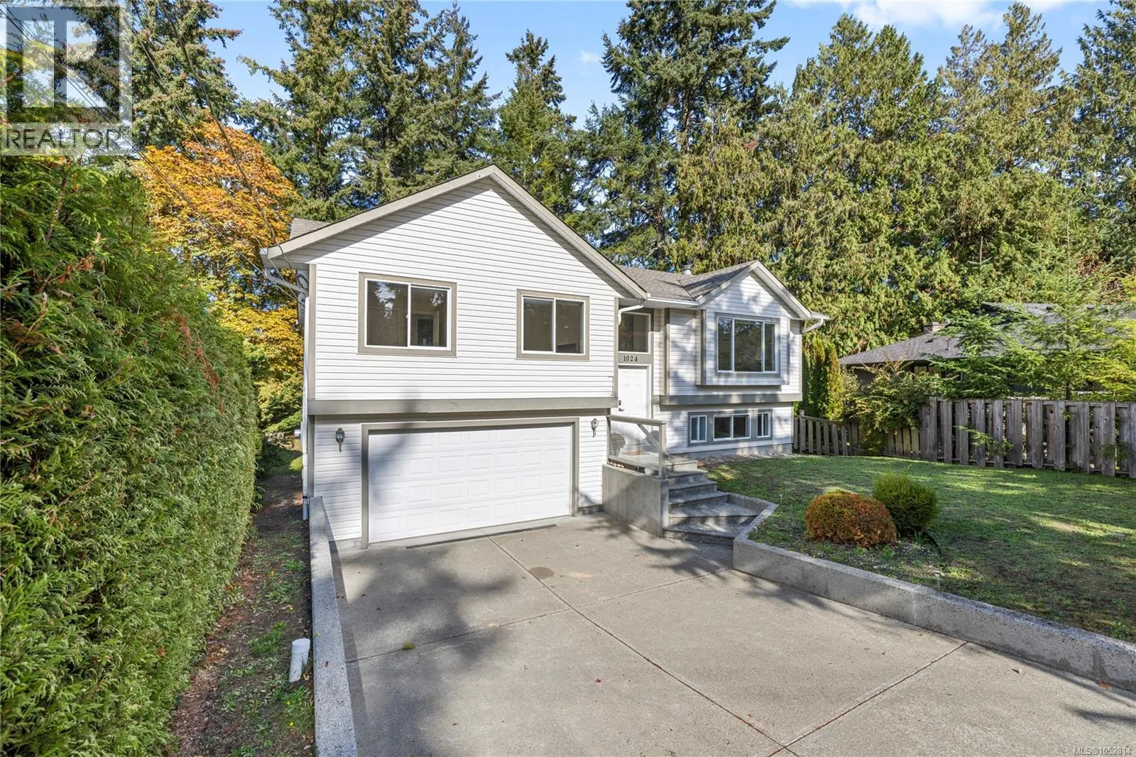 1024 Centre Cres