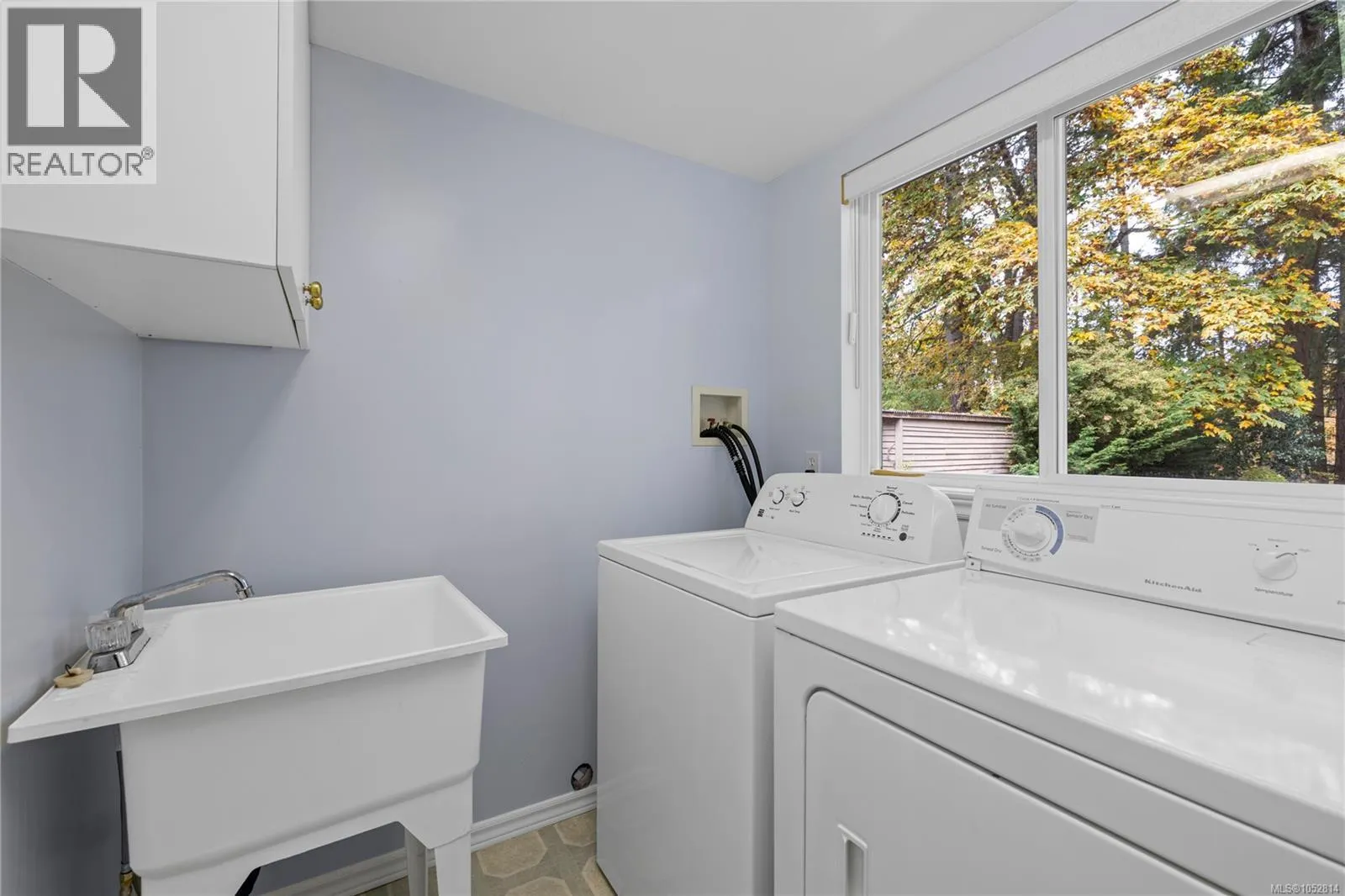 1024 Centre Cres