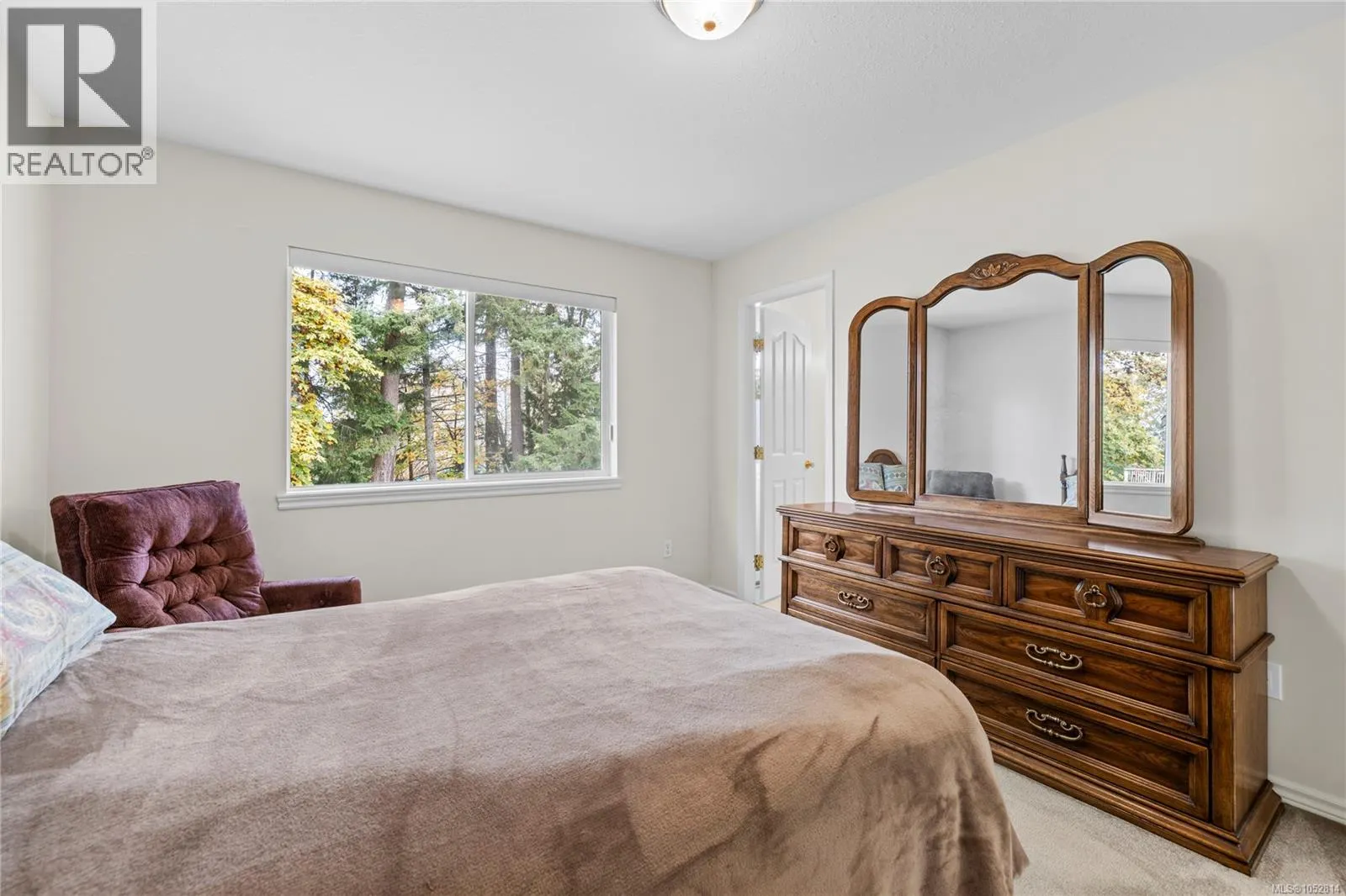 1024 Centre Cres