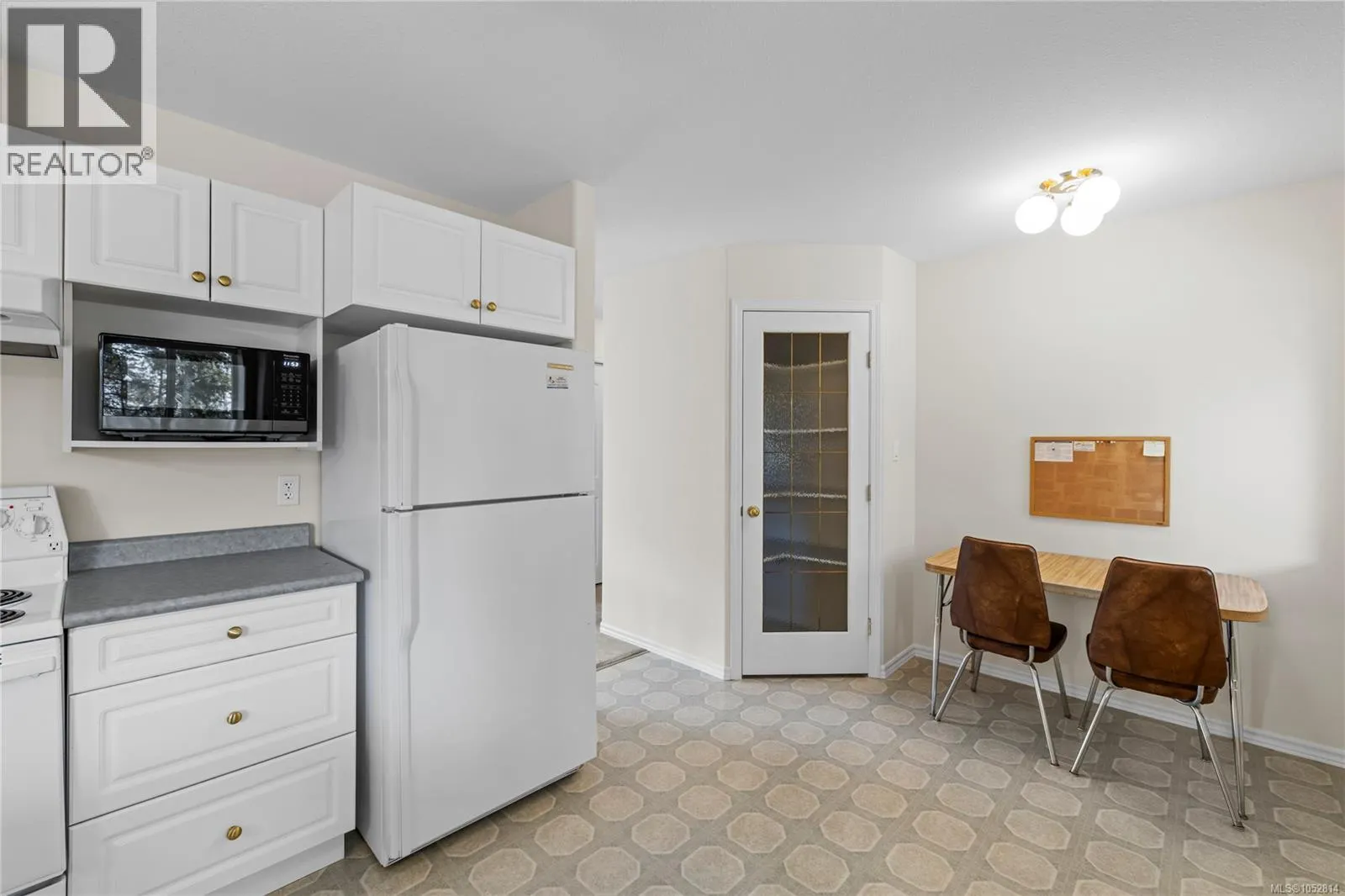 1024 Centre Cres