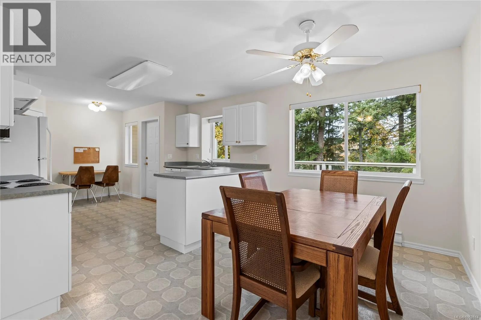 1024 Centre Cres