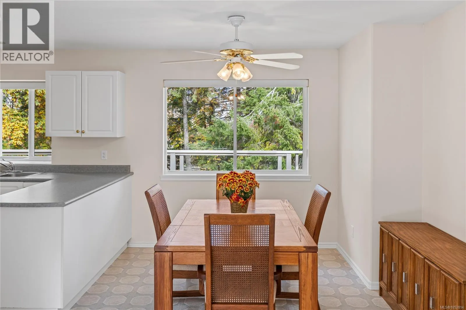 1024 Centre Cres